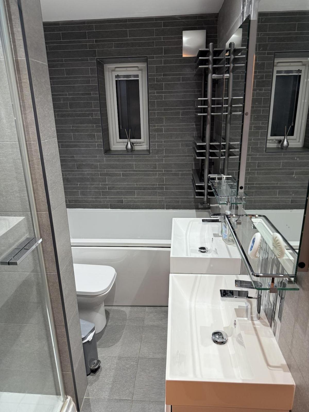 Beautiful 5 Bedroom Home Sleeps 12 People In Manchester Exterior foto