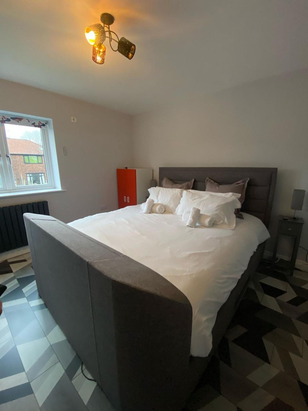 Beautiful 5 Bedroom Home Sleeps 12 People In Manchester Exterior foto